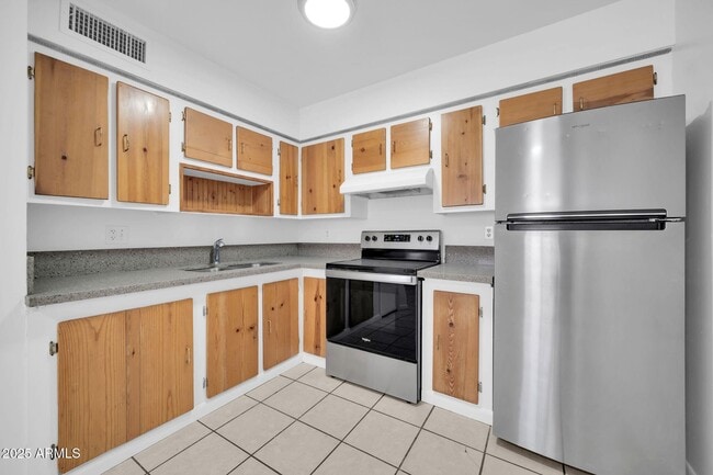 Building Photo - 2701 E Tierra Buena Ln
