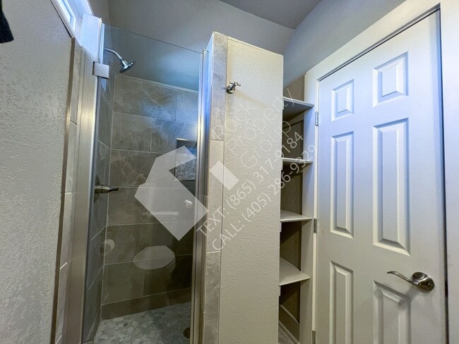 Building Photo - Must See 3 Bedroom/3 Bathroom Home near Ed...