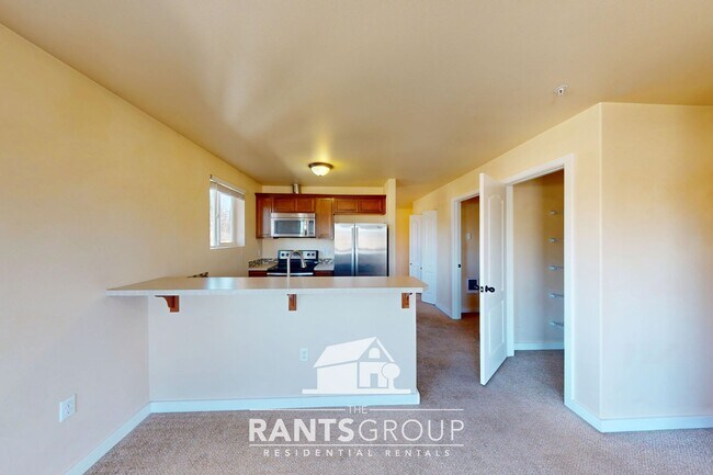 Building Photo - Cuter 2 Bed in the heart of Yelm!