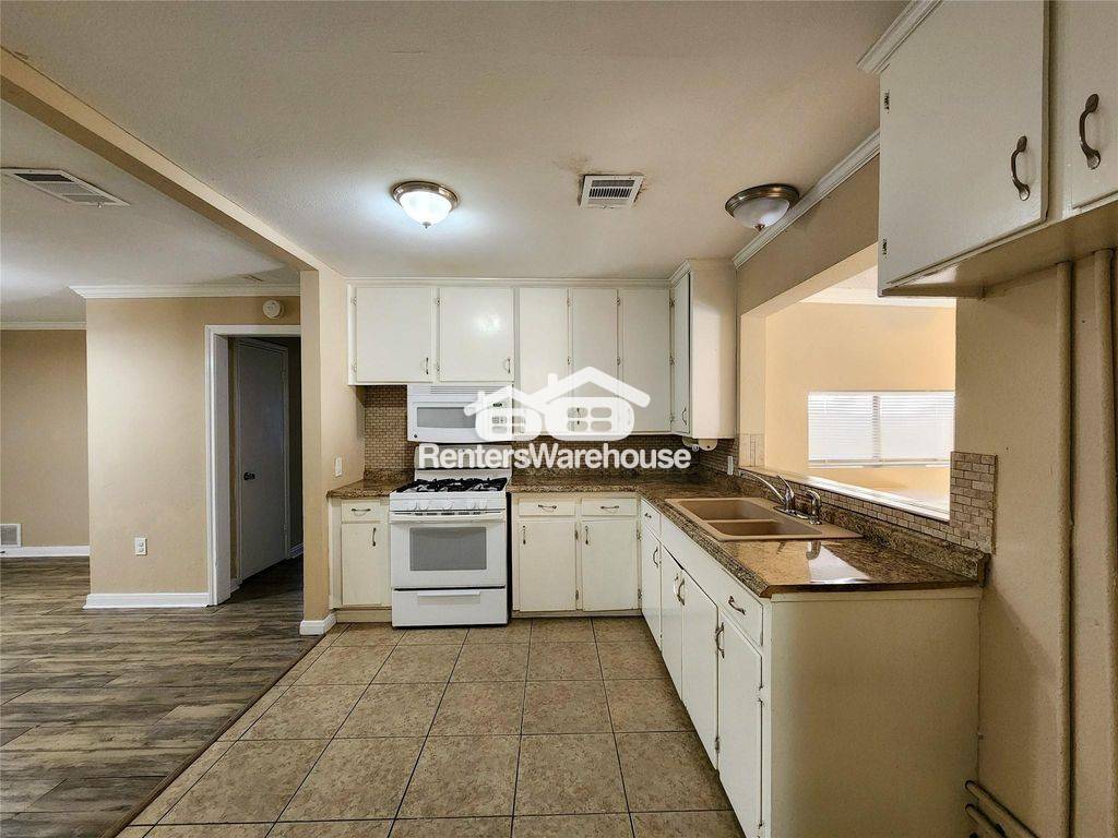 Building Photo - 1013 14th Ave N