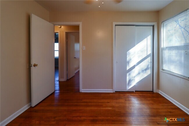 Building Photo - 2701 Hillside Dr