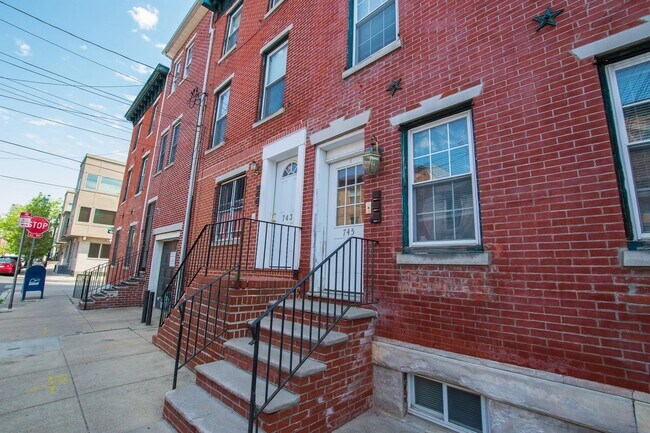 Building Photo - 745 S 20th St