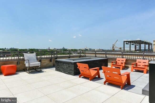 Building Photo - 901 H St NE