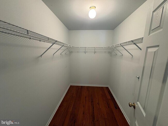 Building Photo - 208 Castle Dr