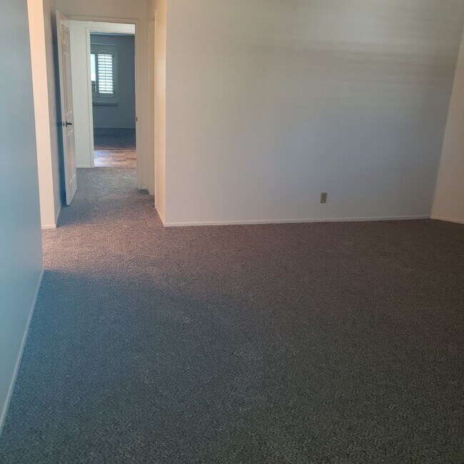 Building Photo - CANYON CREST - 2 Bedroom 2.5 Bath Townhouse