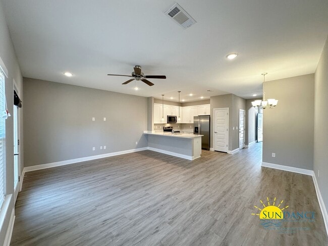 Building Photo - Charming 3 Bedroom Townhome in the heart of Fort Walton Beach!