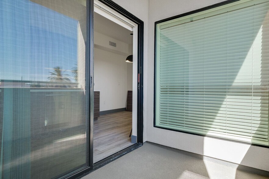 Building Photo - 3743 Midvale Ave