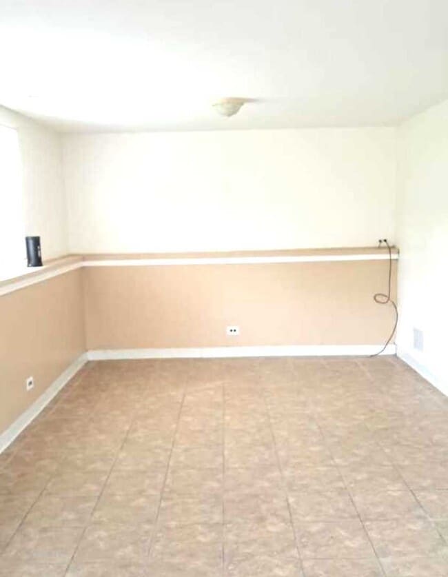 Building Photo - 3407 Fountainbleau Dr