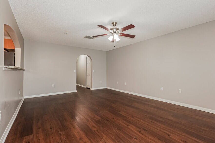 Building Photo - 30249 Birdhouse Dr