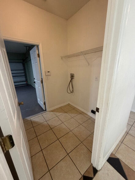 Building Photo - 5559 Pats Point