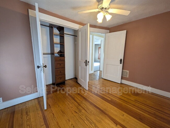 Building Photo - 1131 Pemberton Dr