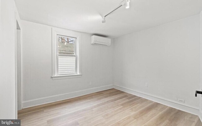 Building Photo - 715 E Haverford Rd