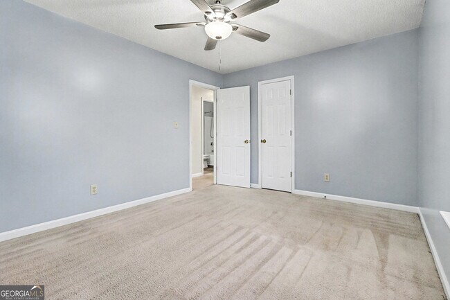 Building Photo - 7134 Hazelwood Dr