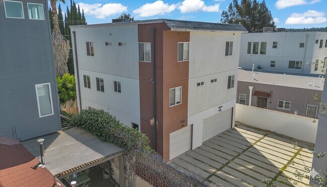 Building Photo - 1846 S Curson Ave