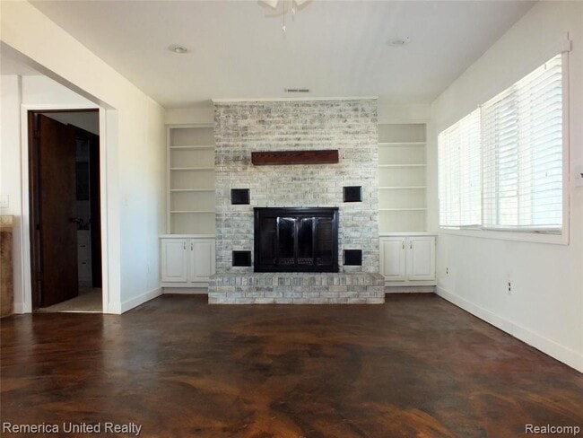 Building Photo - 23861 Longacre St