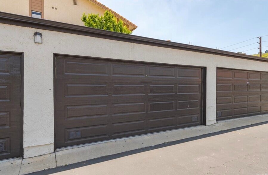 Building Photo - 5538 Las Virgenes Rd