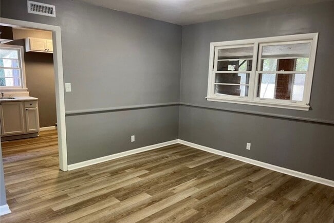 Building Photo - 4 Bedrooms | 2 Bathrooms | Section 8 Friendly