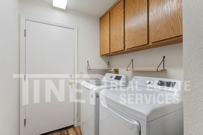 Building Photo - 1218 Chablis Cir