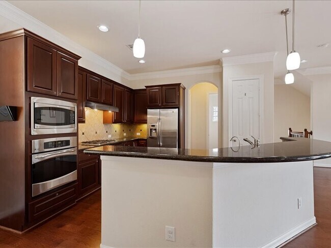 Building Photo - 5502 Lunia Ln