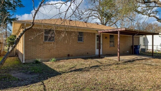 Building Photo - 502 Brown St