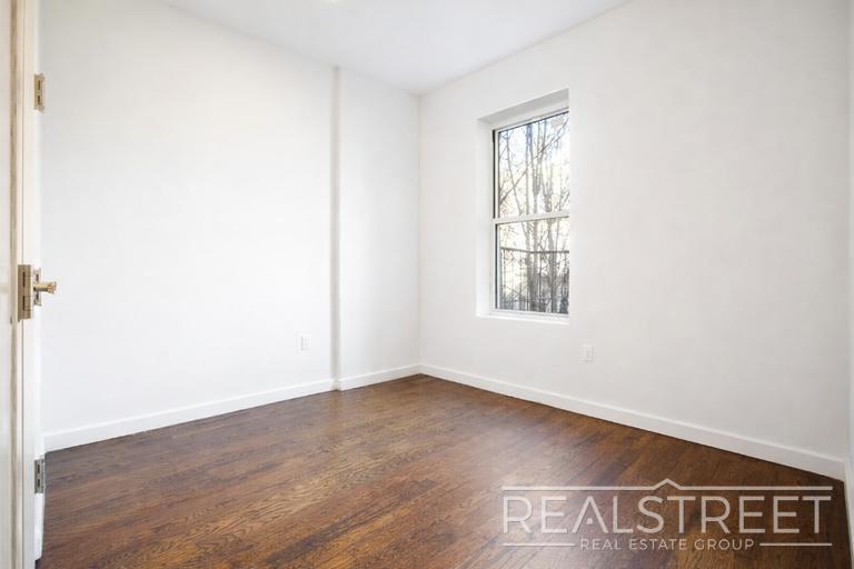 Building Photo - 3 BED 1.5 Bath in Bed Stuy