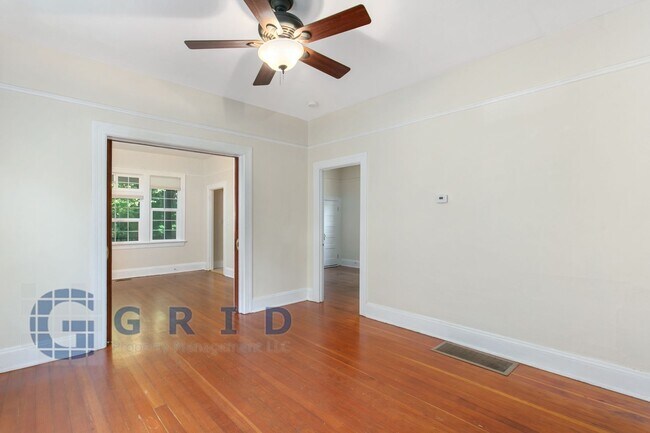 Building Photo - Gorgeous 2 Bedroom Victorian Home!