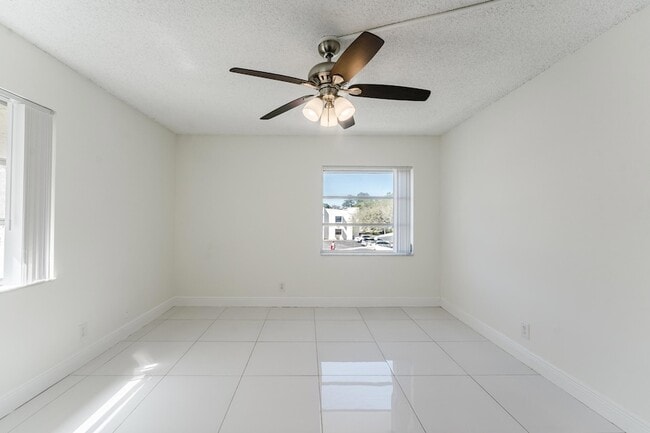 Building Photo - 606 NW 13th St