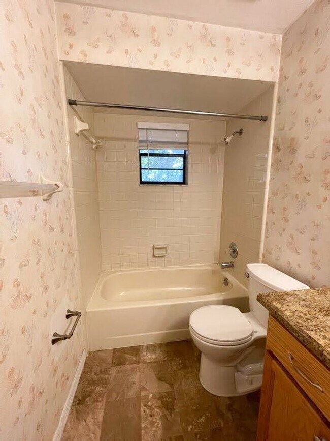 Building Photo - 3 bed 2 bath Single Family Home in Port Orange