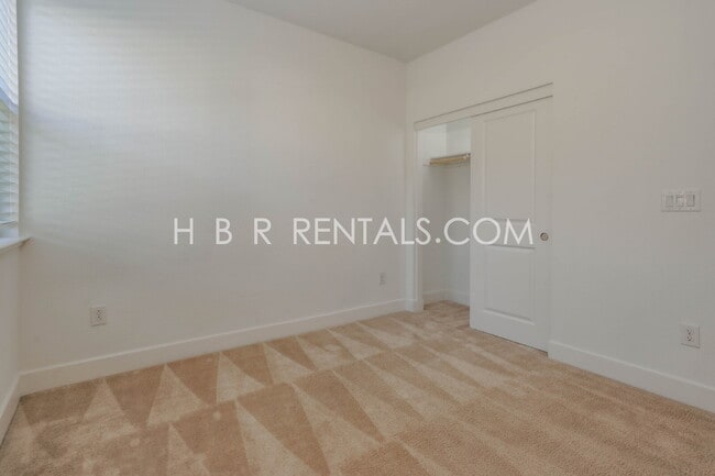 Building Photo - Hansen Village: Spacious 4-Bed Two Story H...