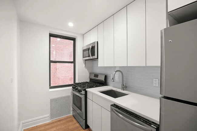 Building Photo - 97-25 64th Ave