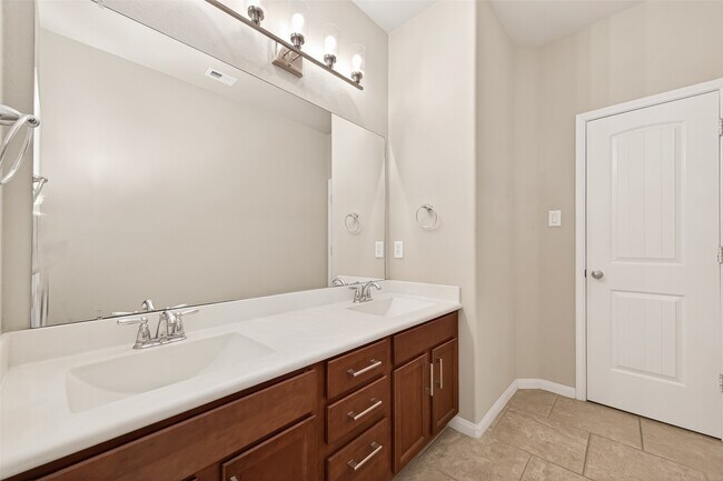 Building Photo - 111 Pheasant Run Dr