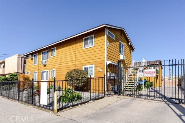 Building Photo - 13015 Vanowen St