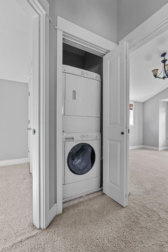 Building Photo - 2bd/1.5ba Seattle Townhouse