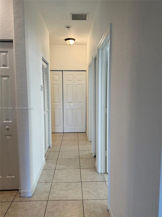 Building Photo - 9133 Pershore Pl