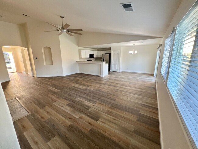 Building Photo - 11815 Mantova Ave