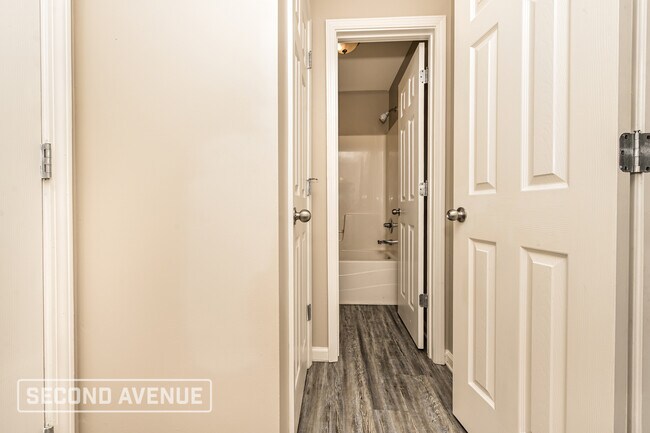 Building Photo - 225 Riverbend Dr