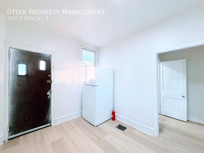 Building Photo - 1135 S 55th St
