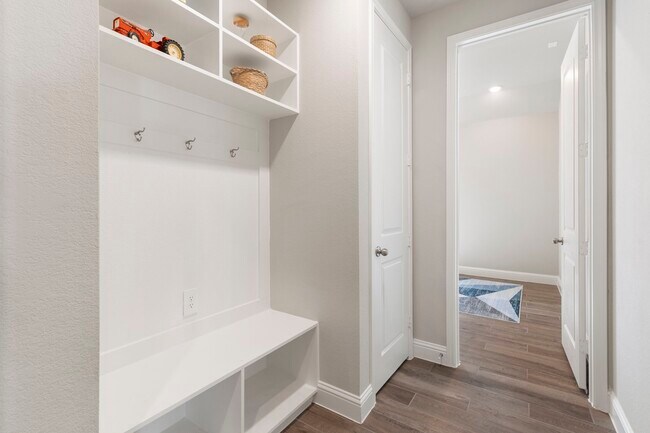 Building Photo - 16147 Sapphire Crst Dr