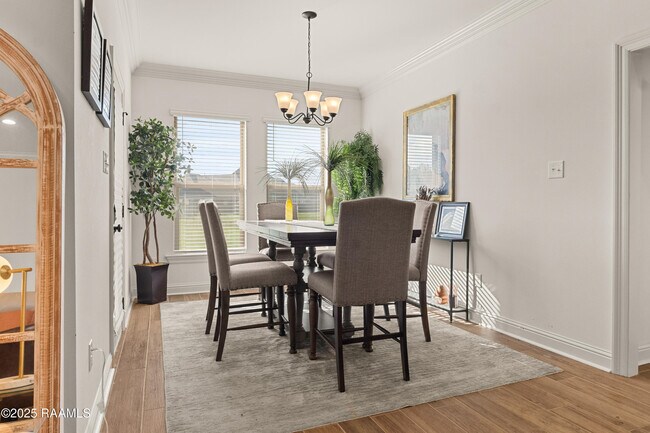 Building Photo - 120 Sugar Crest Dr