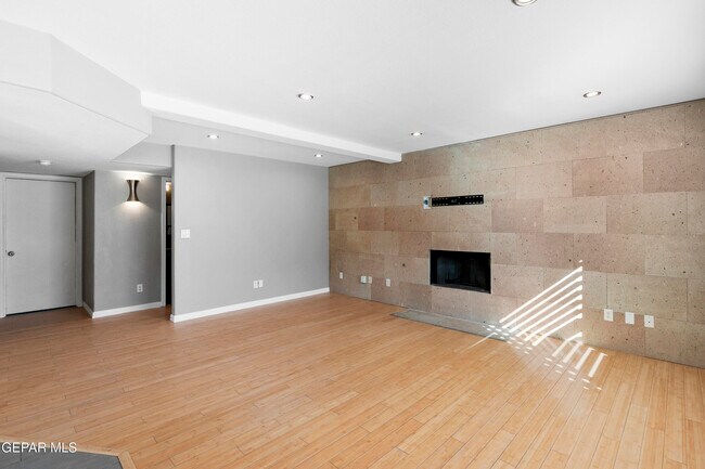 Building Photo - 1450 Senda Del Sol Ln