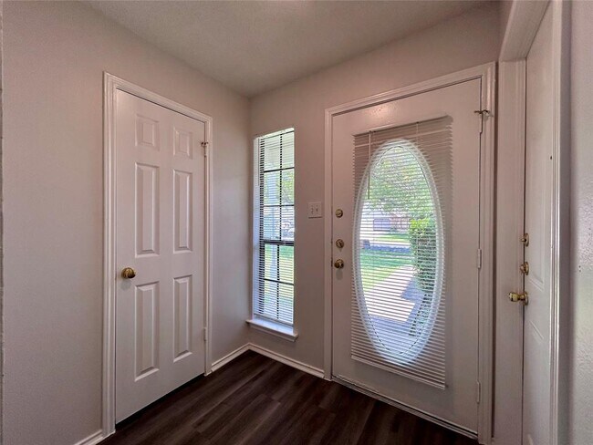 Building Photo - 9212 Kempler Dr