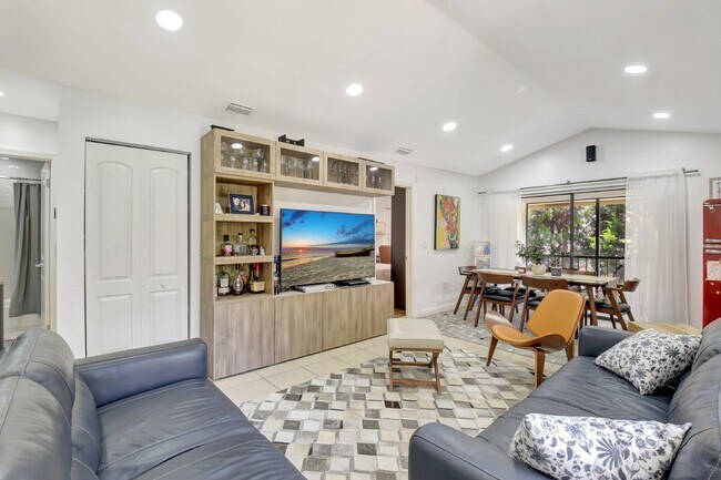 Building Photo - 5151 W Club Cir