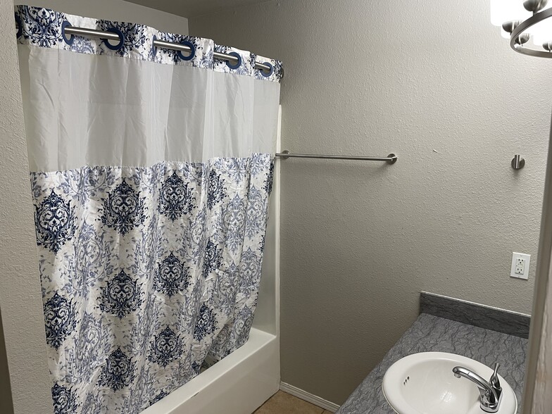 Hall bathroom - 1382 N Dawn Dr