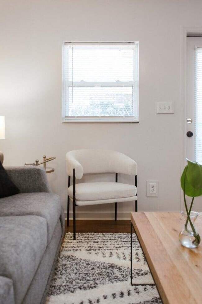 Building Photo - 672 Barber St