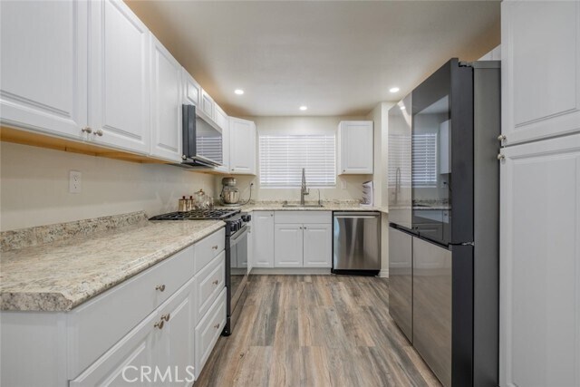 Building Photo - 2052 Chenault Pl