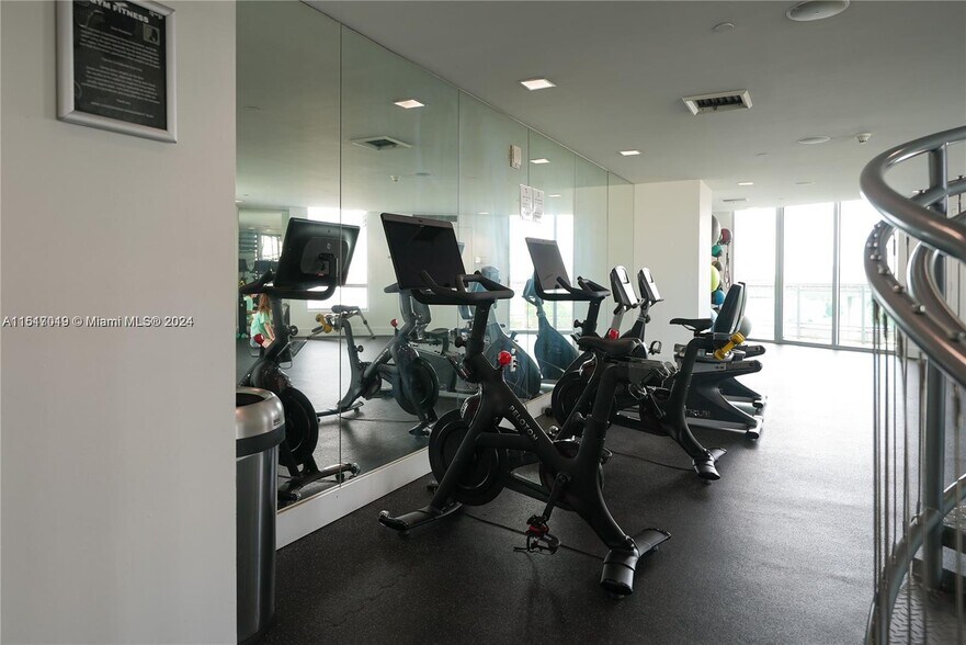 Building Photo - 350 S Miami Ave