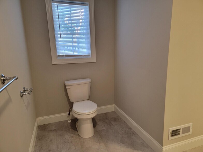 Building Photo - 205 Sage Blvd