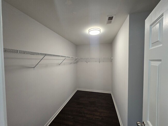 Building Photo - Beautiful 3 Bed 3 Bath Home in Amberly – Prime Triangle Location!