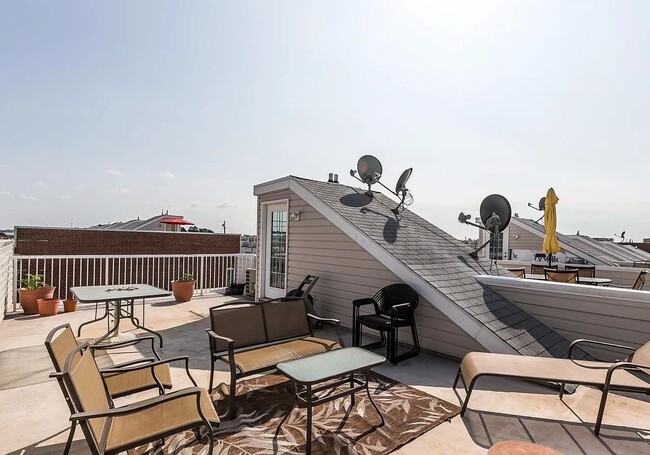 Building Photo - Coming Soon – 3BR/4BA End-Unit Townhome wi...
