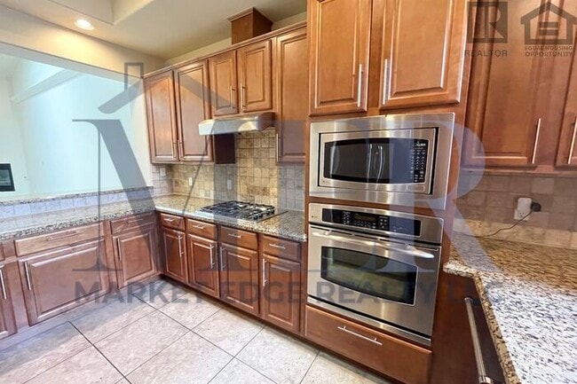 Building Photo - 3Bed/2.5Bath Townhouse w/2 Car Garage in Carefree! $399 MOVE-IN SPECIAL! Move-In Ready on 4/9/2026!